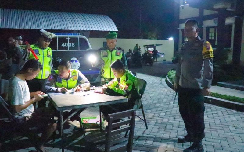 KNALPOT BRONG - Razia gabungan TNI - POLRI menyasar pengedara sepeda motor yang menggunakan knalpot tidak standart (brong) - Dok. Humas Polres
