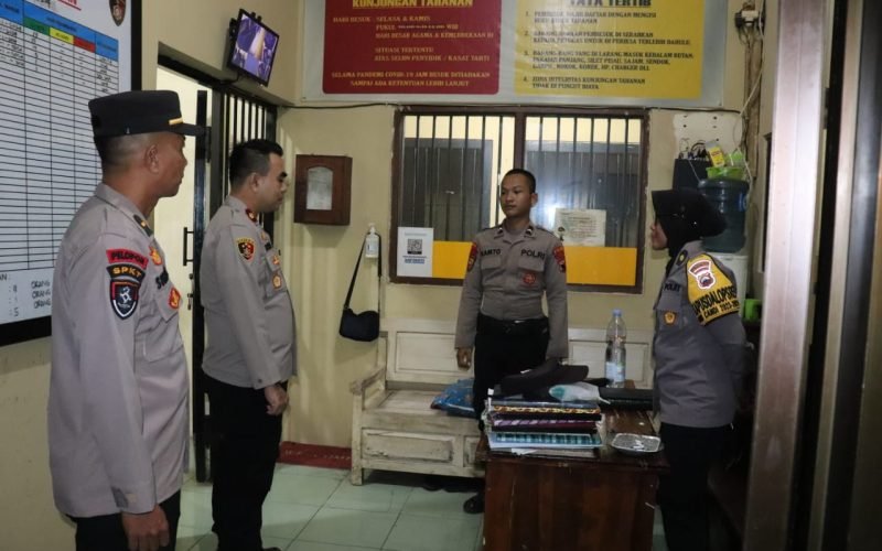 SIDAK - Wakapolres Pekalongan, Kompol Kholid Mawardi saat lakukan inspeksi mendadak ke ruang tahanan di Mapolres Pekalongan (dok. Humas)