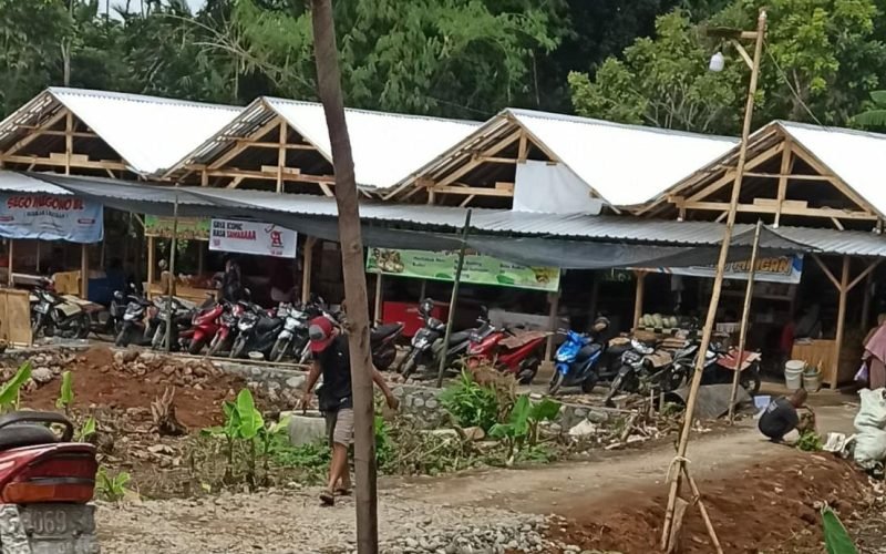PASAR TRADISIONAL - Pasar Desa Mrican yang berdiri diatas tanah kas desa diduga tanpa koordinasi dengan Pemerintah Desa setempat (dok. Istimewa)