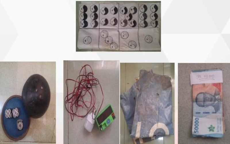 Barang bukti yang berhasil diamankan dari hasil penggerebegan judi dadu di Jrebengkembang (dok. Humas)
