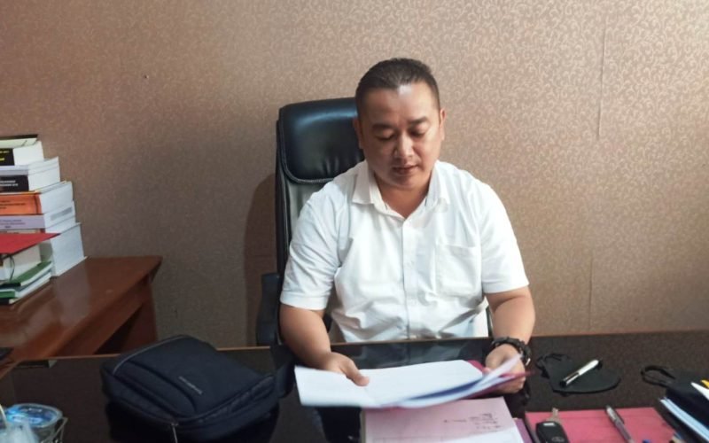 HIBAH KONI - Kasi. Intel Kejari Kabupaten Pekalongan, Triyo Jatmiko saat diwawancarai di ruang kerjanya (dok. Istimewa)