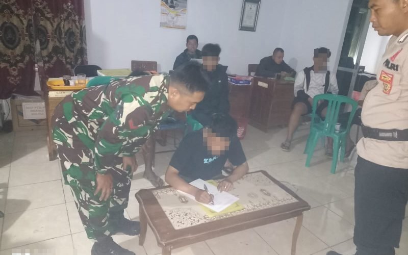 BULLYING - Kasus kesalahpahaman dan bullying berhasil di selesaikan melalui kekeluargaan oleh Bhabinkamtibmas dan Babinsa di desa Bantarkulon Lebakbarang (dok. Humas)
