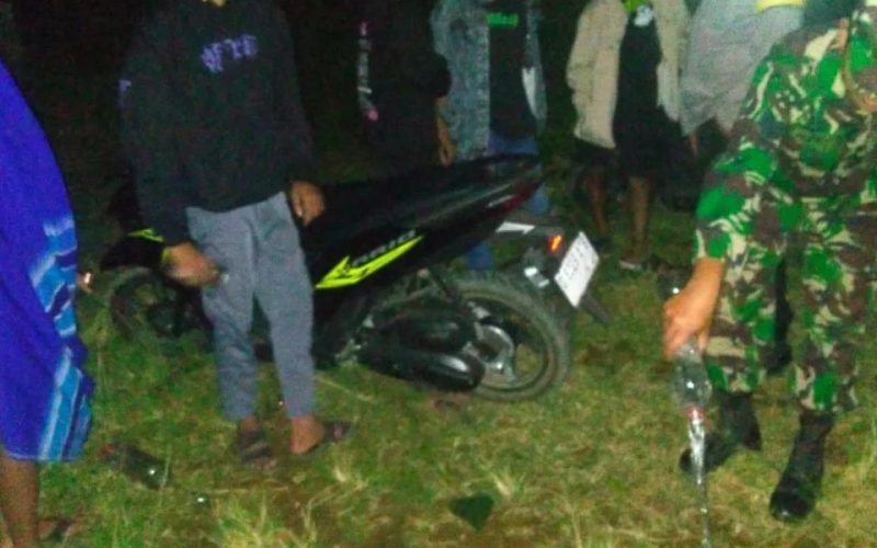 MIRAS - 8 pemuda yang asik pesta minuman keras mendapatkan pembinaan dari petugas Polisi dan TNI (dok. Humas)