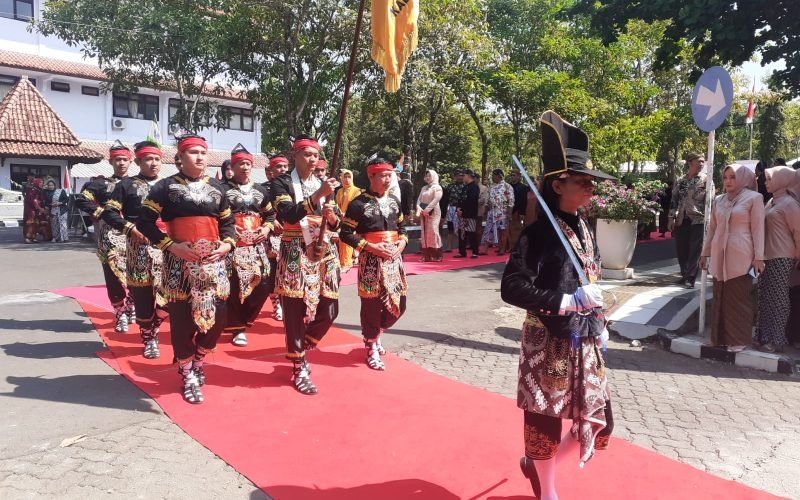 Pasukan Bregodo Mandurorejo usai mengikuti Apel Hari Jadi ke-402 Kabupaten Pekalongan dan berjalan ke Gedung Paripurna DPRD Kabupaten Pekalongan (25/08/2024 - dok. Bagus Rasika FM)