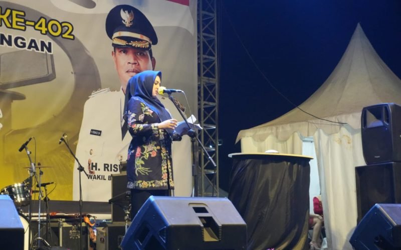 PRK 2024 - Bupati Fadia secara resmi membuka Pekan Raya Kajen 2024 di Alun-Alun Kajen (25/08/2024 - dok. Istimewa)