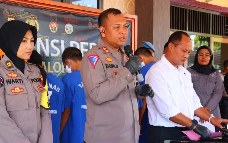 MIRIS - Kapolres Pekalongan, AKBP Doni Prakoso W saat memberikan keterangan dari kasus kekerasan terhadap anak (27/08/2024 - dok. Humas