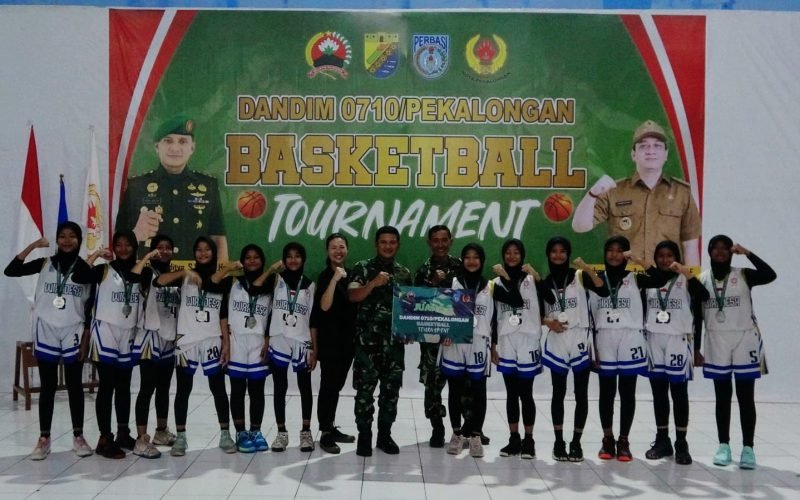 Tournament Bola Basket Piala Dandim 0710/Pekalongan secara resmi di tutup oleh Dandim Letkol. Inf. Rizky Aditya (31/08/2024 - dok. Pendim 0710_Pekalongan)