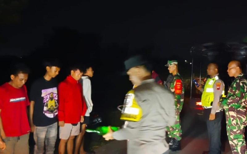 PATROLI - Gabungan TNI POLRI melakukan patroli di sejumlah wilayah jelang Pilkada 2024 (dok. Humas)
