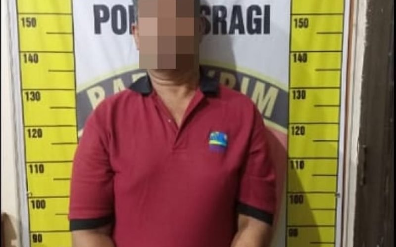 JUDI - Terduga S yang ditangkap dalam kasus judi kartu dibantaran sungai Tengengkulon Siwalan (dok. Humas)