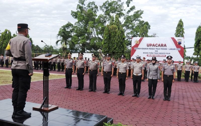 Upacara laporan kenaikan pangkat periode 1 Januari digelar di halaman Polres Pekalongan (Dok. Humas)