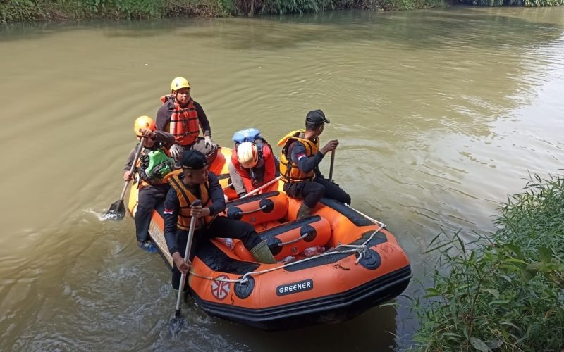 Hari kedua pencarian warga Karangdadap yang hanyut di sungai dan belum membuahkan hasil (dok. Humas Polres)