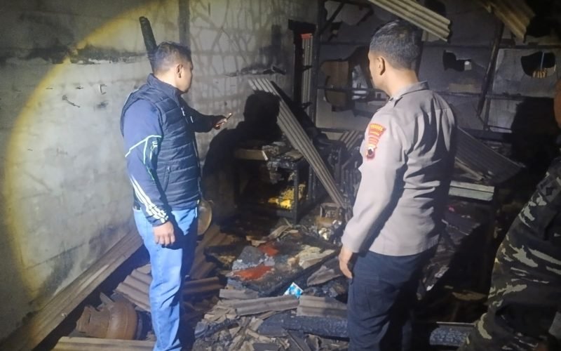 Hingga saat ini polisi masih mendalami penyebab kebakaran yang mengakibatkan sedikitnya 11 warung ludes terbakar di obyek wisata pantai Wonokerto (dok. Humas)