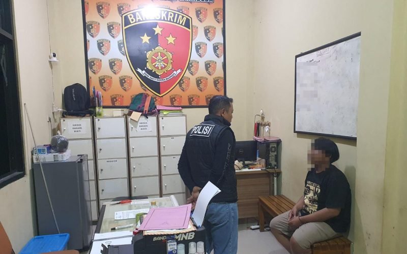Seorang pemuda yang diamankan Polsek Wiradesa karena diduga terlibat tawuran di Bondansari (dok. Humas)