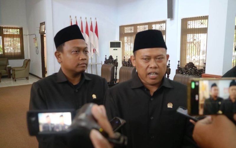 Wakil Ketua DPRD Kabupaten Pekalongan dari fraksi Golkar, Ruben R Prabu Faza saat memberikan keterangan kepada sejumlah media (12/06/2025 - dok. Bagus Rasika FM)