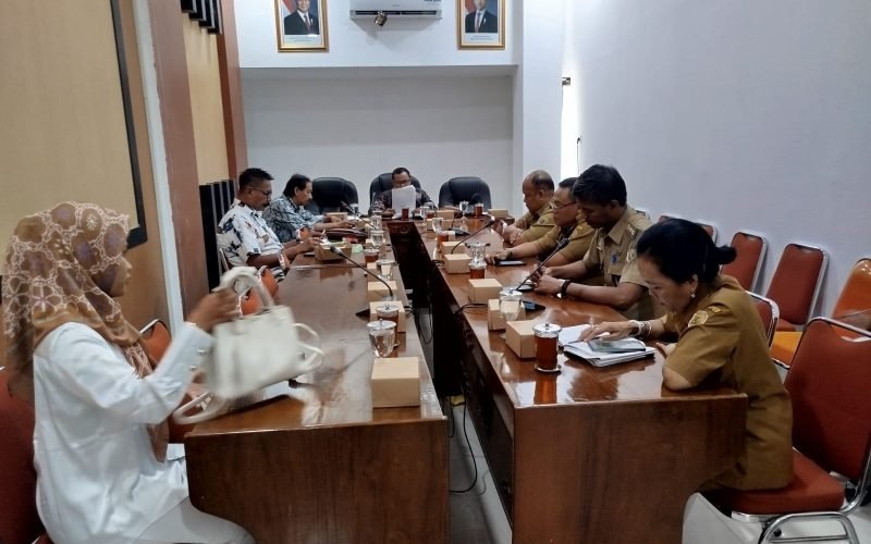 Rapat koordinasi penanganan tanah musnah di ruang rapat DPRD Kabupaten Pekalongan (dok. Rasika FM)
