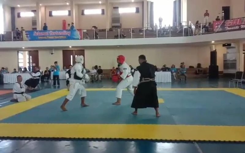 Dua pendekar kempo dari Kabupaten Pekalongan nekat bertarung mengikuti ajang pra porprov di Salatiga dengan dukungan donasi (dok. Istimewa)