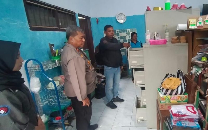 Polisi melakukan olah TKP di lokasi pencurian (dok. Humas)