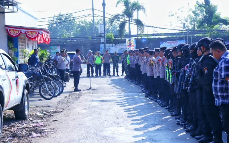 Aparat gabungan dari Polres Pekalongan dan Satpol PP Kabupaten Pekalongan dikerahkan dalam penyegelan aset PT. Kabana Textile Industries Siwalan Pekalongan (dok. Humas)