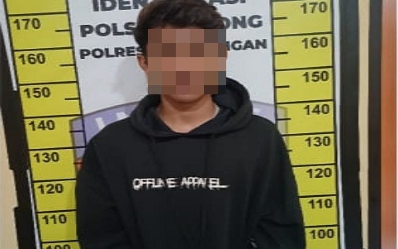 Pelaku penggelapan motor yang telah diamankan petugas dari Polres Pekalongan (dok. Humas)