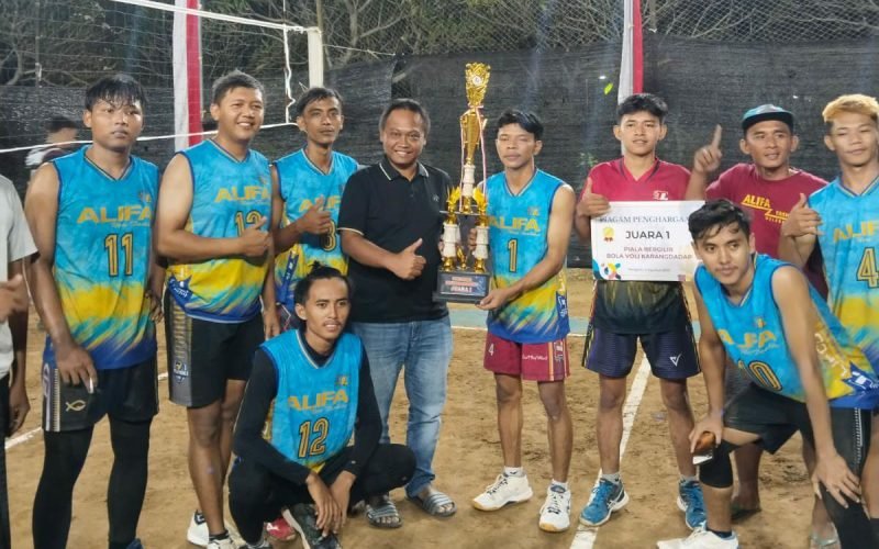 Wakil Ketua DPRD Kabupaten Pekalongan, Ahmad Ridhowi saat menghadiri turnamen bola voli di Karangdadap (dok. Istimewa)