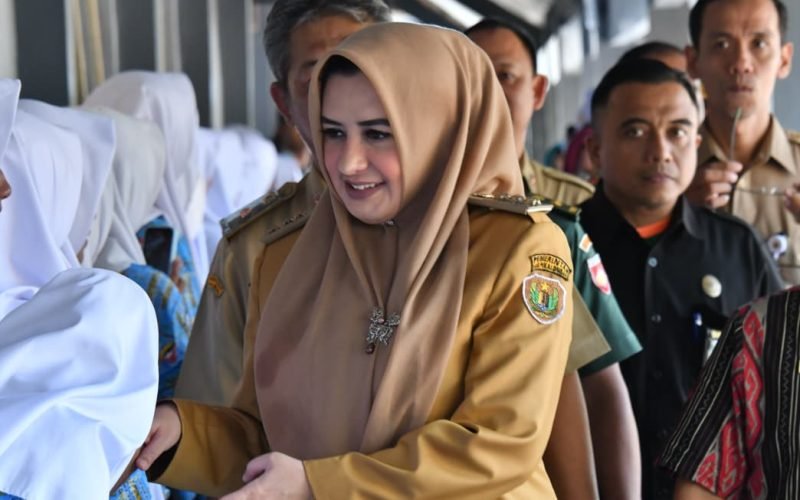 Bupati Fadia dalam agenda peluncuran kesehatan gratis untuk pelajar (dok. Prokompim)