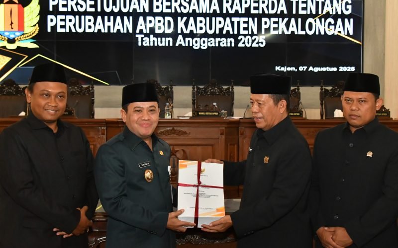 Pengesahan perubahan APBD 2025 di ruang paripurna DPRD Kabupaten Pekalongan (dok. Istimewa)