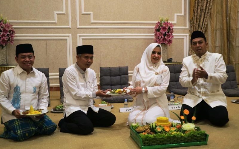 Bupati Fadia menggelar doa bersama dalam rangka launching HUT ke 80 RI dan Hari Jadi ke 403 Kab. Pekalongan (08/08/2025 - dok. Bagus Rasika FM)