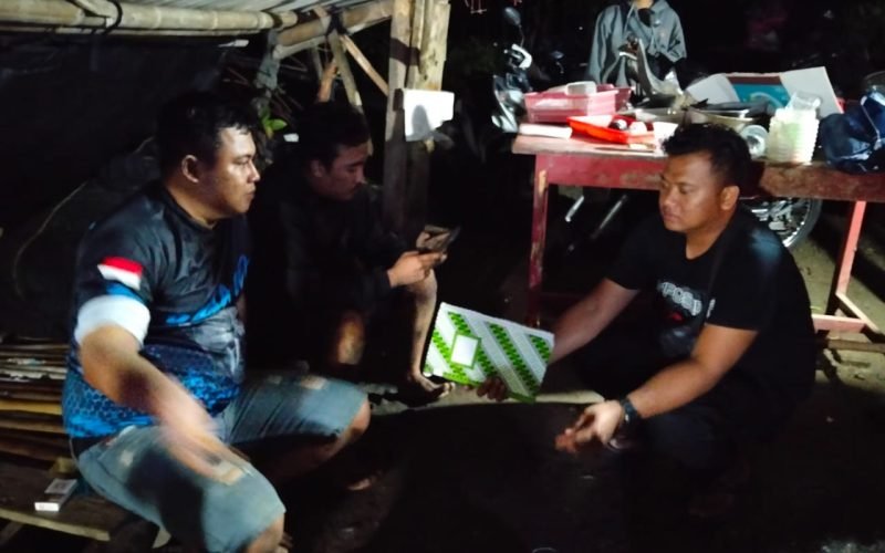 Petugas saat berusaha melakukan pencarian korban terseret arus (dok. Humas)