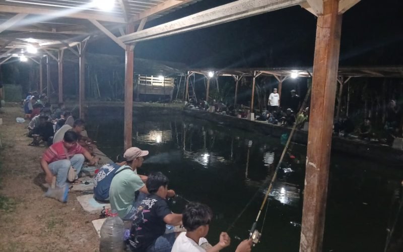 Warga Jagung mengikuti lomba mancing dalam menyemarakkan hari kemerdekaan (dok. Bagus Rasika FM)