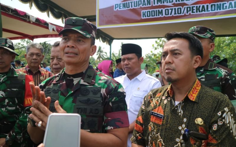 Upacara penutupan TMMD Reguler 2025 di desa Windurojo Kesesi (dok. Bagus - Rasika FM Pekalongan)