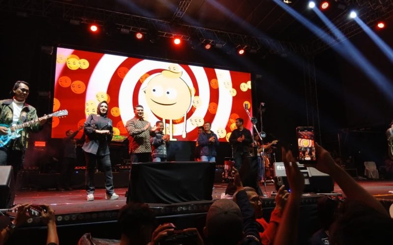 Pembukaan Pekan Raya Kajen (25/08/2025) yang menampilkan hiburan musik dari Wali Band dan artis lainnya (dok. Bagus - Rasika FM Pekalongan)