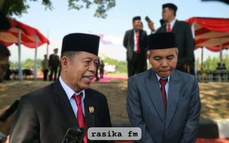 Ketua DPRD Kabupaten Pekalongan, H. Abdul Munir (kiri), mengajak masyarakat menjaga kondusivitas daerah demi kelancaran pembangunan (dok. Bagus - Rasika FM Pekalongan)