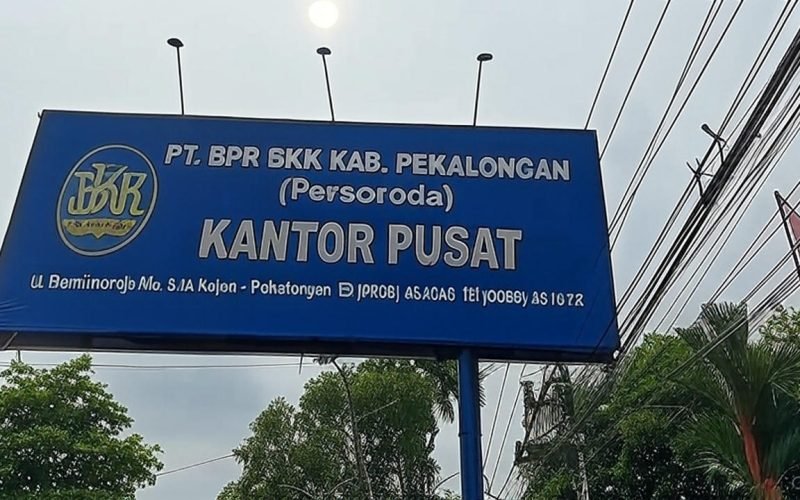 Gedung BPR BKK Kabupaten Pekalongan, kini jadi sorotan publik usai kasus dugaan kredit fiktif mencuat.