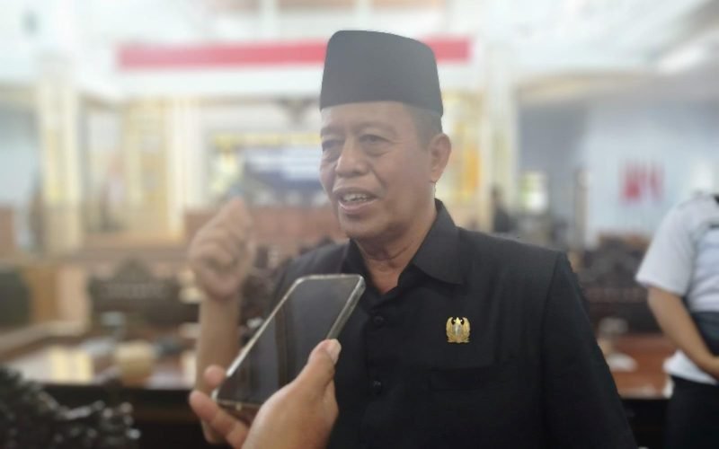 Ketua DPRD Kabupaten Pekalongan, Abdul Munir, menegaskan akan menindaklanjuti sering molornya jadwal rapat dewan melalui Badan Kehormatan DPRD, Rabu (8/10/2025)
