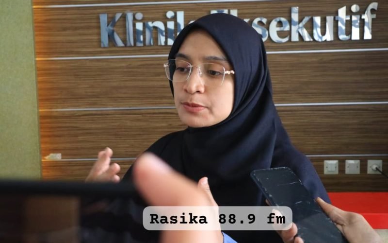 Dokter Spesialis Anak RSUD Kraton Pekalongan, dr. Marina Ratnasari, Sp.A menjelaskan peningkatan kasus ISPA di Kabupaten Pekalongan yang mulai melonjak sejak bulan Mei 2025 (27/10/2025 - dok. Bagus - Rasika FM)