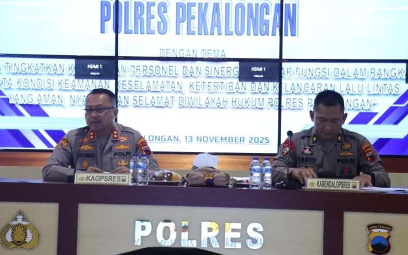 Kapolres Pekalongan AKBP Rachmad C. Yusuf bersama jajaran pimpinan Polres memimpin Latpraops Operasi Zebra Candi 2025 di Aula Polres Pekalongan, Rabu (13/11/2025), sebagai persiapan pengamanan dan penertiban lalu lintas menjelang pelaksanaan operasi.