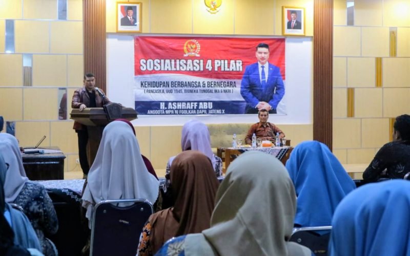 Ashraff Abu menyampaikan materi Sosialisasi Empat Pilar Kebangsaan di hadapan masyarakat Pekalongan, mengajak peserta menguatkan nilai Pancasila, UUD 1945, NKRI, dan Bhinneka Tunggal Ika sebagai fondasi persatuan bangsa (dok. Istimewa)