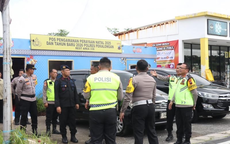 Pastikan Nataru aman, jajaran Polres Pekalongan turun langsung mengecek kesiapan personel dan sarana di Pos Pengamanan (dok. Humas)