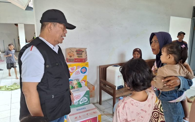 Ketua DPRD Kabupaten Pekalongan, H. Abdul Munir, meninjau langsung kondisi permukiman warga yang terdampak banjir, Rabu (21/1/2026), guna memastikan penanganan darurat dan kebutuhan masyarakat berjalan optimal.