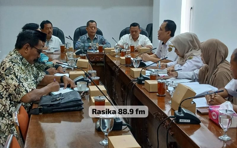 Rapat kerja DPRD Kabupaten Pekalongan bersama OPD terkait membahas persiapan Pilkades Serentak 2026 di ruang rapat DPRD Kabupaten Pekalongan (dok. Bagus Rasika FM)