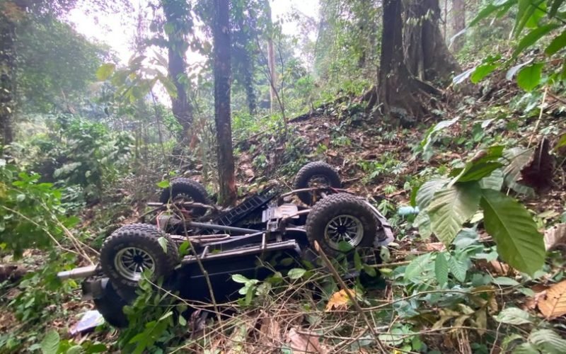 Kondisi Daihatsu Feroza yang terbalik di dasar jurang usai mengalami kecelakaan tunggal di kawasan Hutan Sirewog, Desa Lolong, Kecamatan Karanganyar, Kabupaten Pekalongan, Jumat (31/7/2026 - dok. Humas)