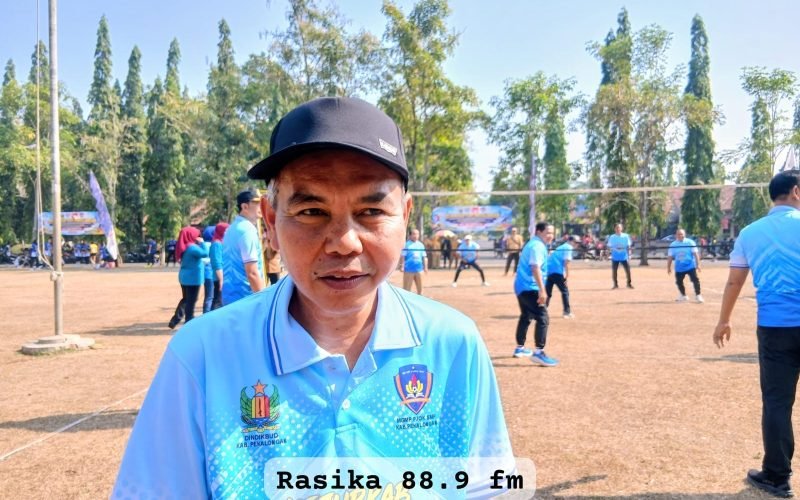 Kepala Dinas Pendidikan dan Kebudayaan Kabupaten Pekalongan, Kholid, saat memberikan keterangan kepada wartawan usai pembukaan Kejurkab 404 Pekalongan, Selasa (15/9/2026 - dok. Bagus/Rasika FM