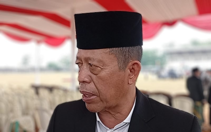 Ketua DPRD Kabupaten Pekalongan, H. Abdul Munir, saat diwawancarai awak media usai peringatan Hari Santri Nasional 2026 tingkat Kabupaten Pekalongan di Stadion Widya Manggala Krida, Kedungwuni, Kamis (22/10/2026). Ia mendesak pemerintah daerah segera menerbitkan Peraturan Bupati sebagai tindak lanjut Perda Nomor 3 Tahun 2023 tentang Fasilitasi Pengembangan Pesantren (dok. Istimewa)