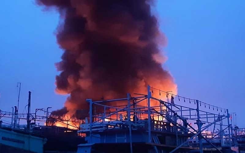 kapal-terbakar