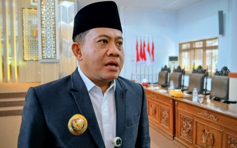 Wakil Bupati Pekalongan Sukirman saat memberikan keterangan terkait rencana inspeksi dapur Makan Bergizi Gratis (MBG) di Kabupaten Pekalongan, menyusul temuan lokasi dapur yang dinilai berisiko terhadap kesehatan (dok. Bagus - Rasika FM Pekalongan)
